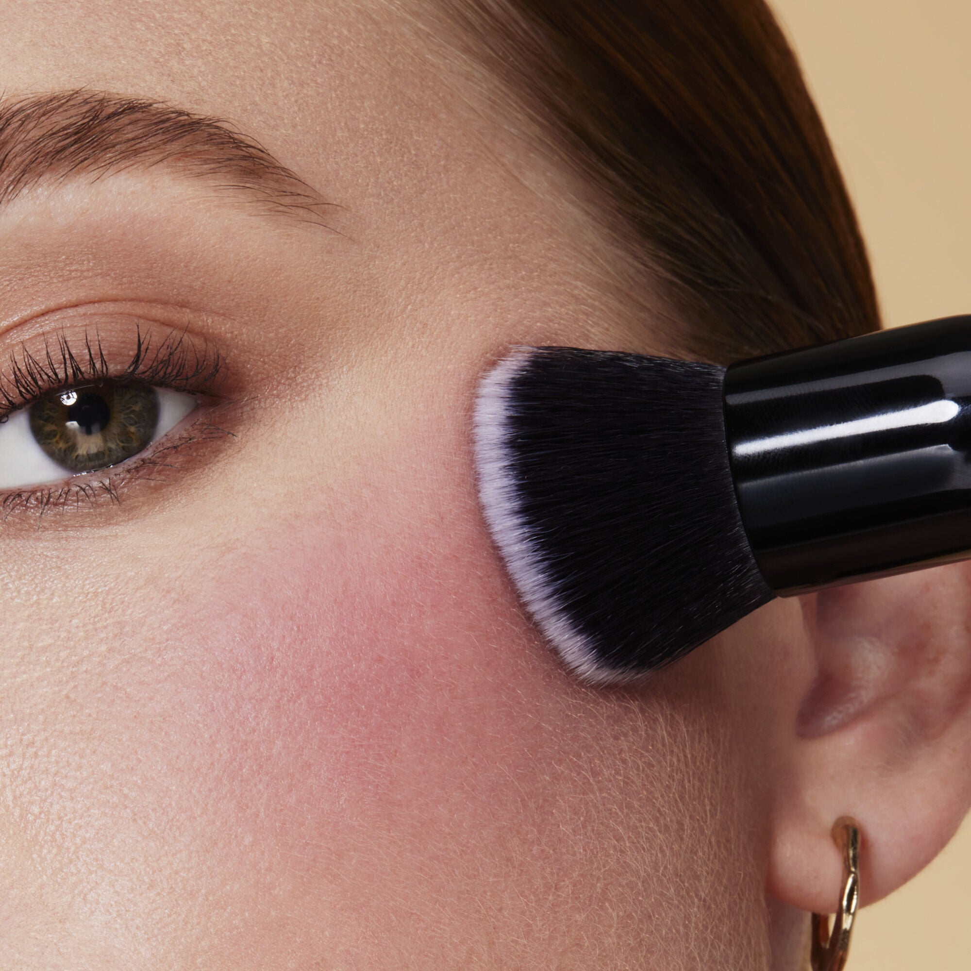 82421_MACRO_BRUSH_CAMO_LIQUID_BLUSH_BERRY_WELL_CARI_0173.jpg